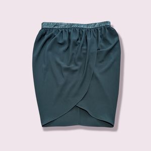 NWOT Alice and Olivia fold over Tulip skirt, black, size 8